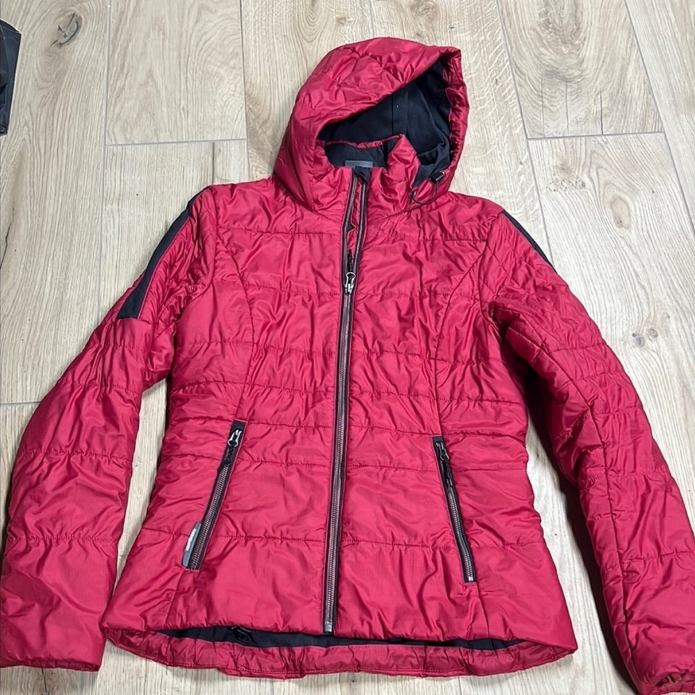 Icebreaker Red Puffer Jacket with Hood and Quilted Design
